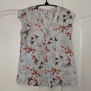 Tabitha Webb light pale green floral print blouse size medium flutter  sleeve